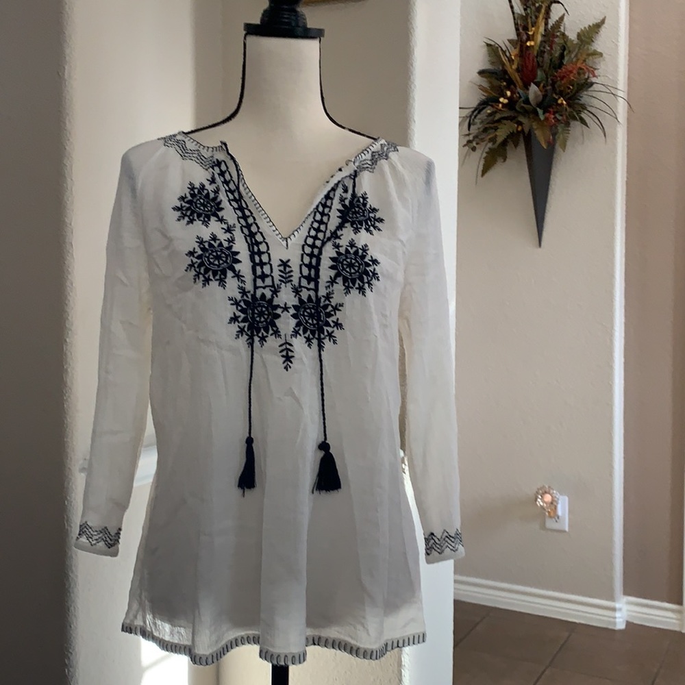 Beachlunchlounge white & navy embroidered long sleeve lounge cover up Size S